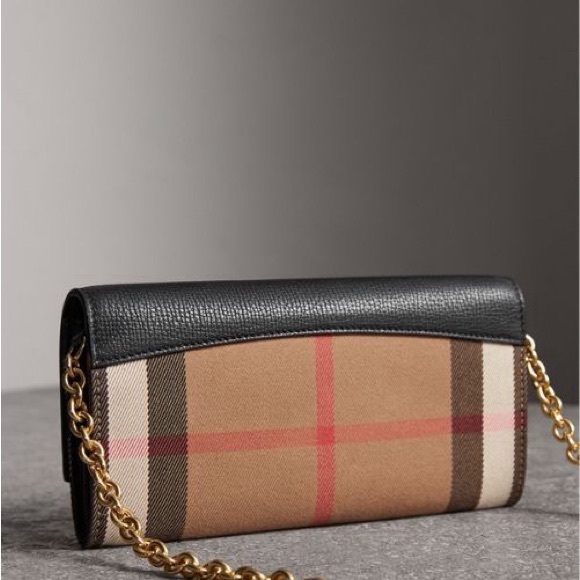 Burberry check details wallet on chain with detachable and adjustable strap - Picture 4 of 10